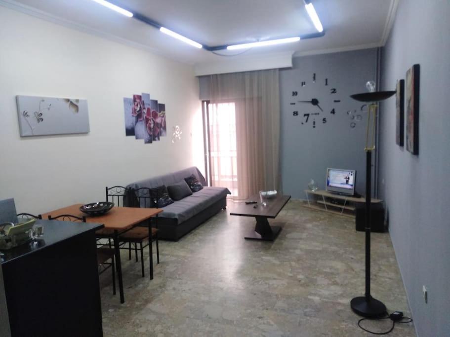 Apartment διαμερισμα α οροφου στο κεντρο τησ πολησ *